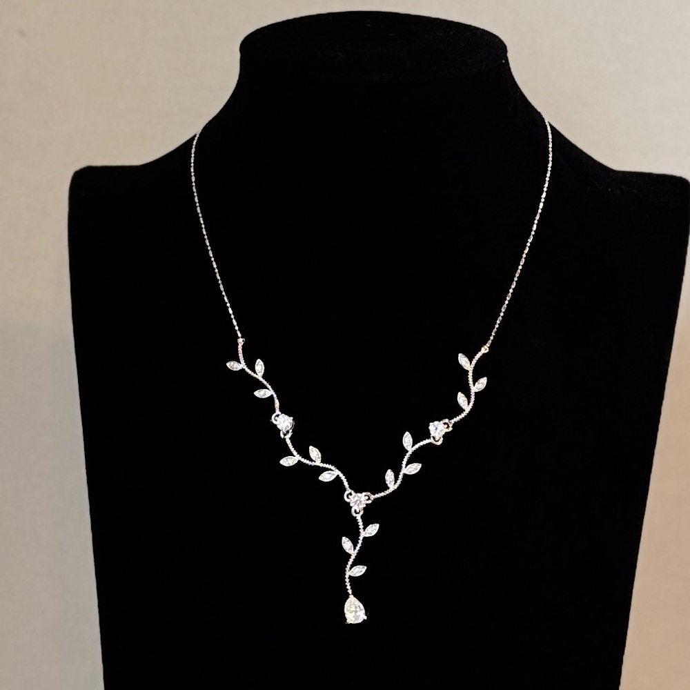 Cookie Lee Elegant Silver Leaf Necklace